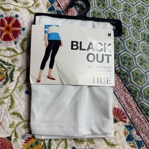HUE Black Out White Cotton Capri Leggings